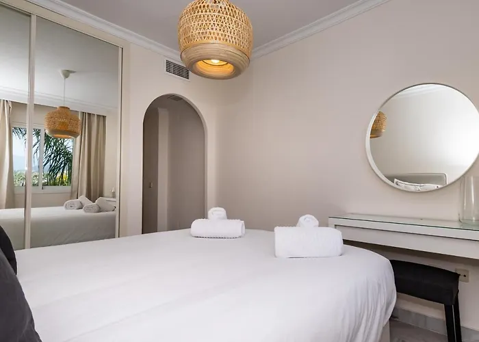 Апартаменти Puerto Banus Paradise 4 Dama De Noche *